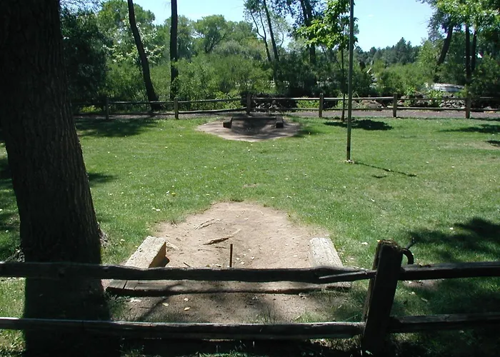 Lazy Oaks Inn