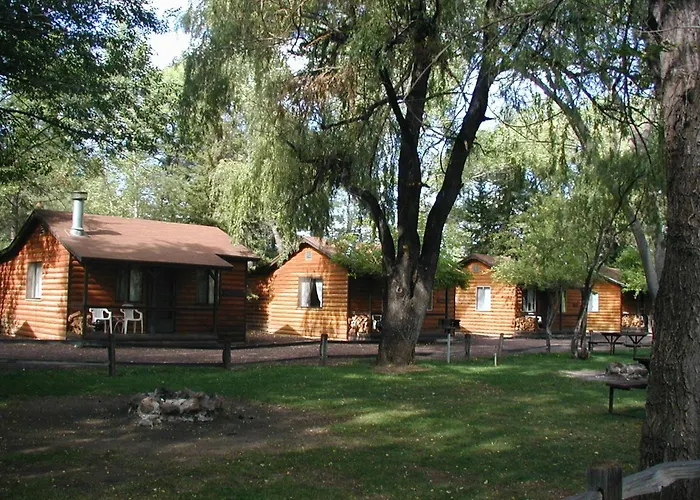 Lazy Oaks Inn