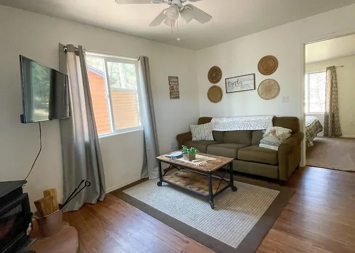 Lazy Oaks Inn 2*