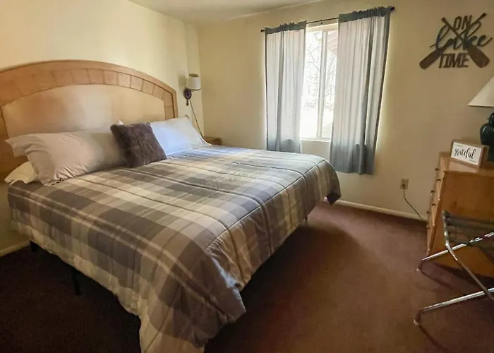 Lazy Oaks Inn