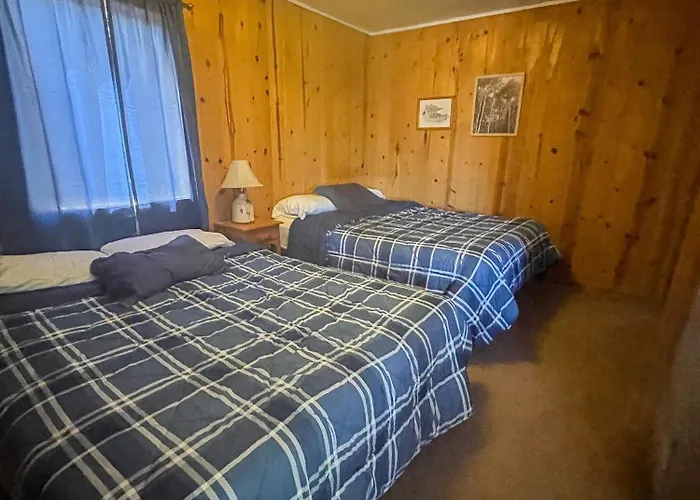 Lazy Oaks Inn