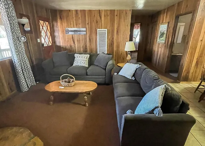 Lazy Oaks Inn 2*