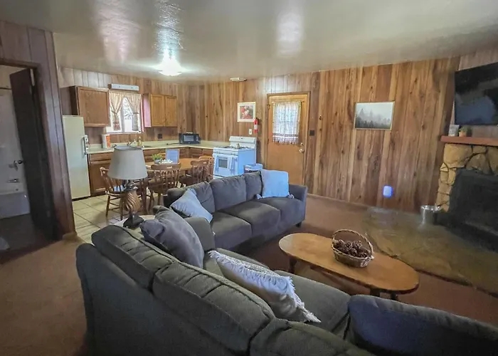 Lazy Oaks Inn