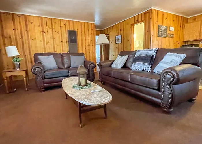 Lazy Oaks Inn