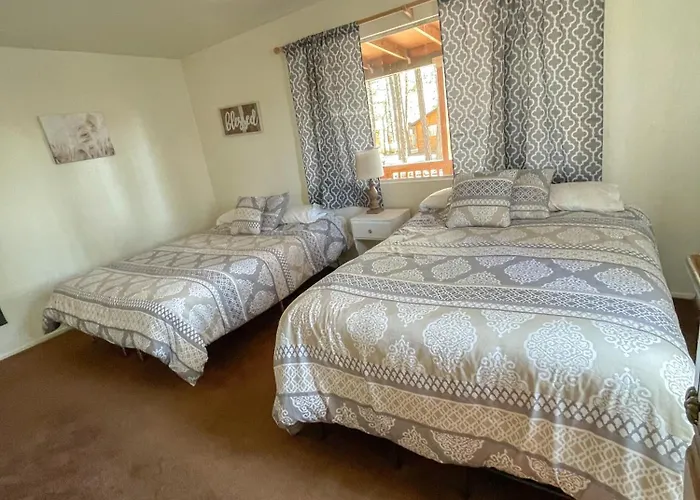 Lazy Oaks Inn