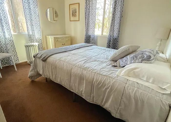 Lazy Oaks Inn 2*