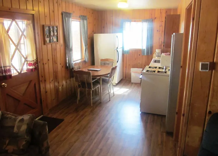Lazy Oaks Inn