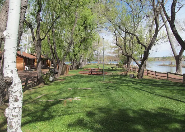 Lazy Oaks Inn 2*
